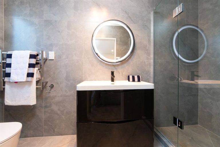 Photo of property in 7a Woodhouse Place, West Harbour, Auckland, 0618