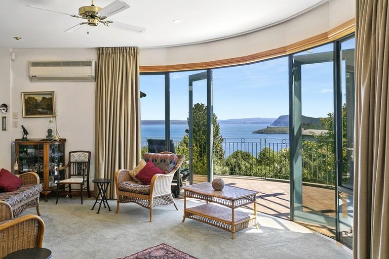 Photo of property in 40 Whakamoenga Point, Acacia Bay, Taupo, 3385