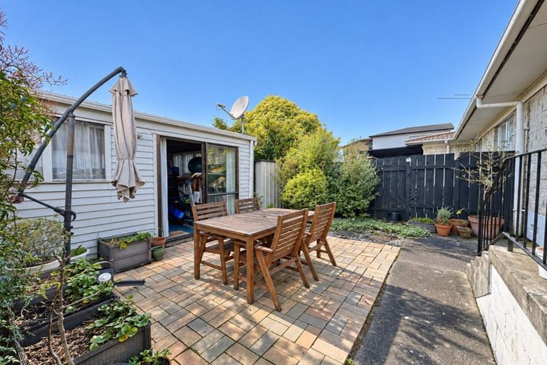Photo of property in 2/15 Gloaming Place, Conifer Grove, Takanini, 2112