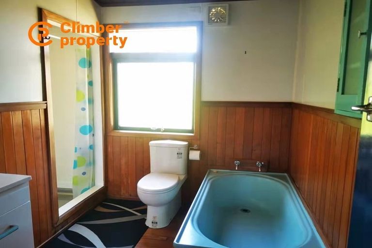 Photo of property in 18 Helena Road, Hillcrest, Hamilton, 3216