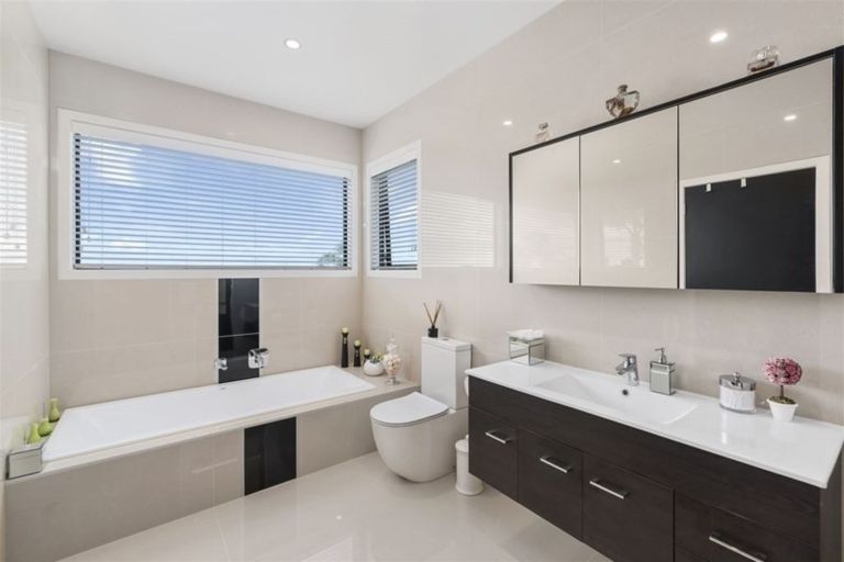 Photo of property in 7 Pacific Parade, Army Bay, Whangaparaoa, 0930