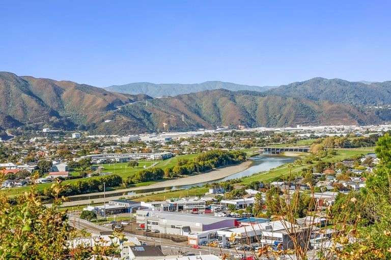 Photo of property in 11c Saint Johns Way, Normandale, Lower Hutt, 5010