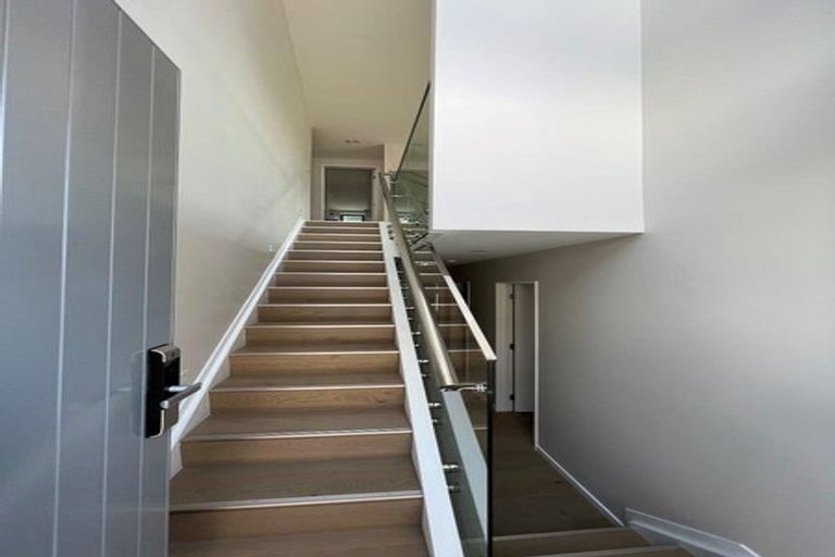 Photo of property in 10 Tapatai Place, Castor Bay, 0620