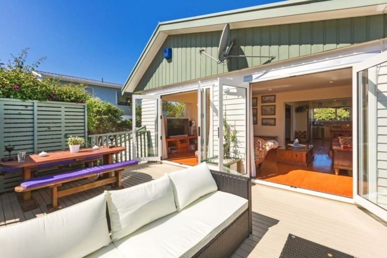 Photo of property in 10 The Track, Plimmerton, Porirua, 5026
