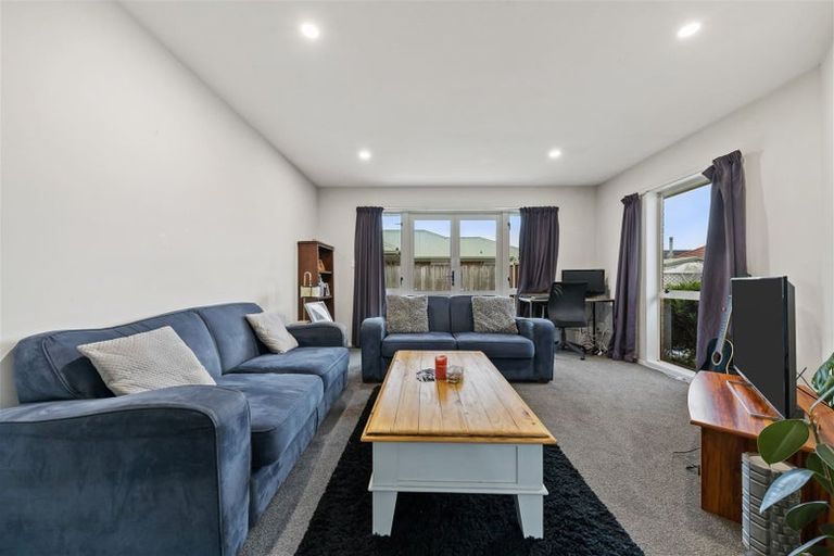 Photo of property in 16a Dunedin Street, Redwood, Christchurch, 8051
