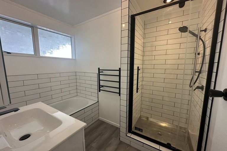 Photo of property in 17 Carlton Terrace, Westown, New Plymouth, 4310