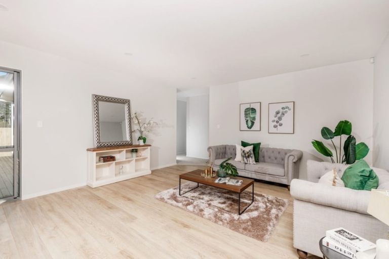 Photo of property in 8 Moemoea Avenue, Kumeu, 0810