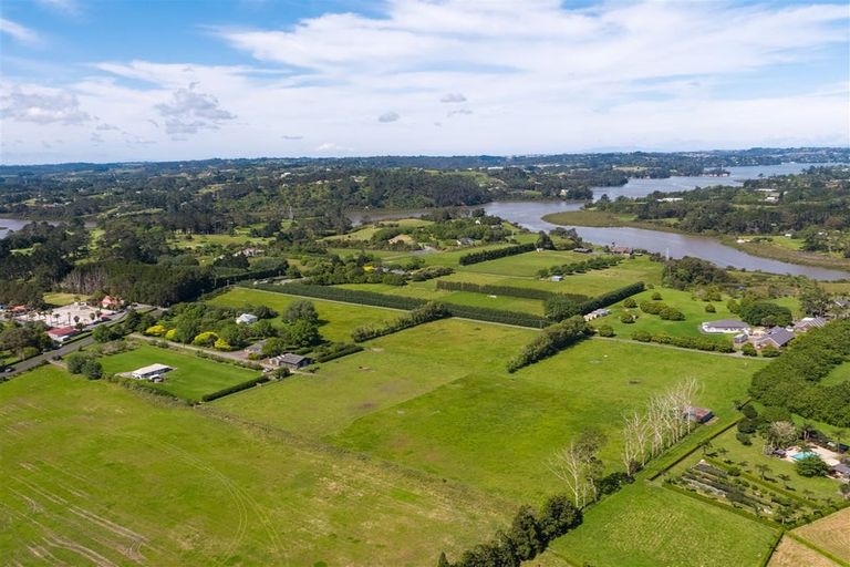 Photo of property in 76 Riverland Road, Kumeu, 0892