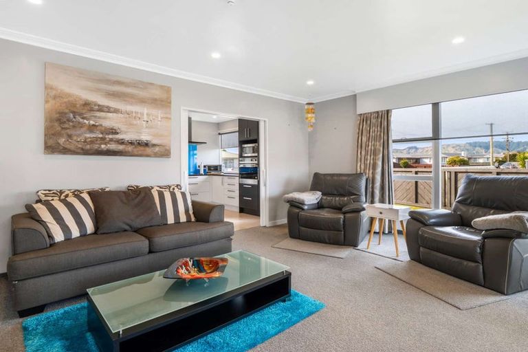 Photo of property in 16 Meadowvale Drive, Levin, 5510