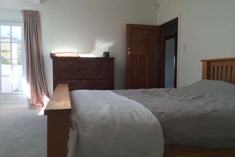 Photo of property in 25 Seatoun Heights Road, Miramar, Wellington, 6022