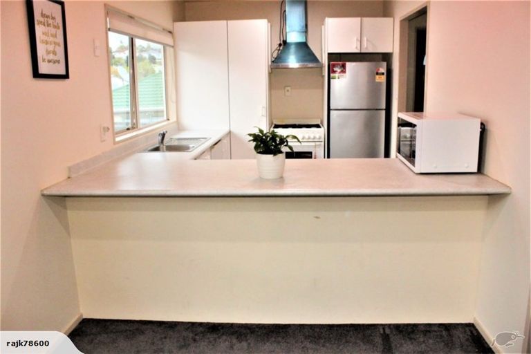 Photo of property in 1/49 Sungrove Rise, Sunnyvale, Auckland, 0612