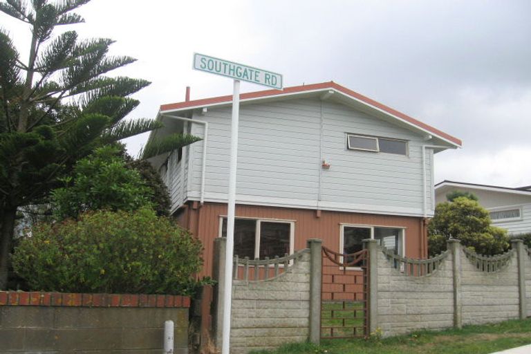 Photo of property in 46 Southgate Road, Southgate, Wellington, 6023