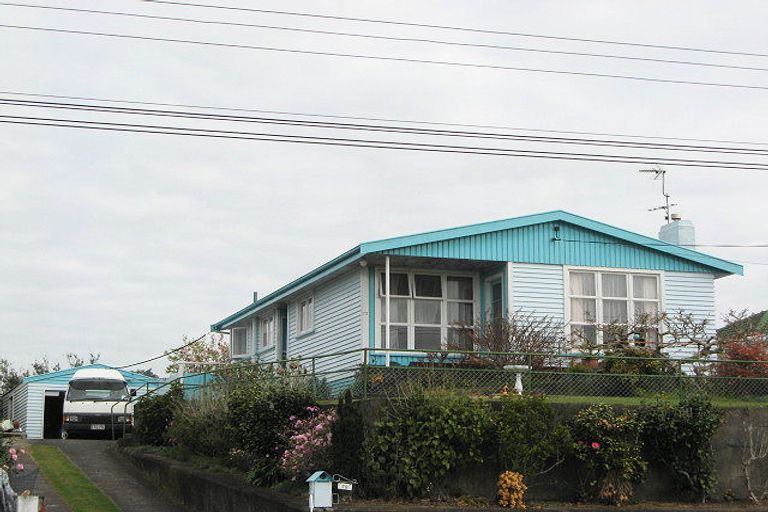 Photo of property in 79 Omata Road, Marfell, New Plymouth, 4310