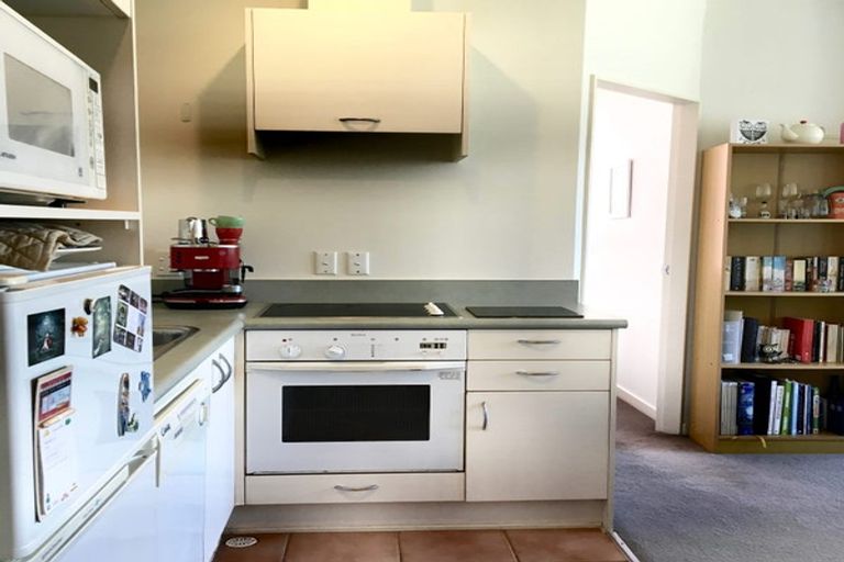 Photo of property in Terrace Tower Apartments, 9e/126 The Terrace, Wellington Central, Wellington, 6011