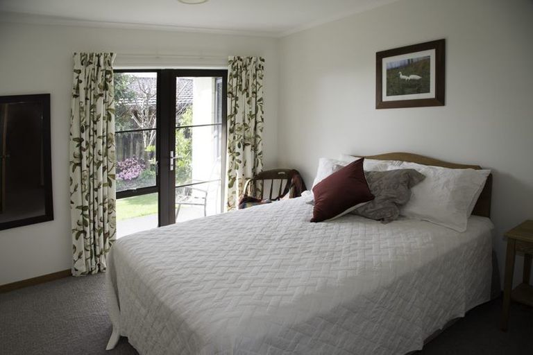 Photo of property in 10 Kinross Drive, Merrilands, New Plymouth, 4312