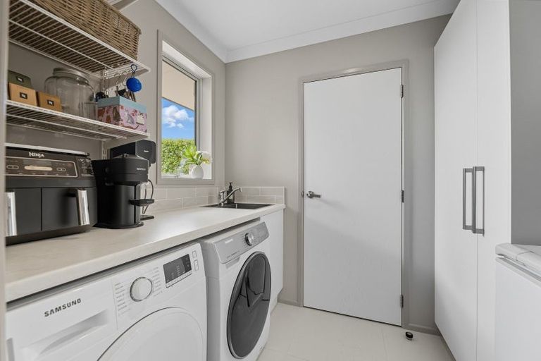 Photo of property in 11 Haden Place, Omokoroa, 3114