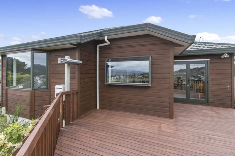 Photo of property in 2/7 Banksia Grove, Maungaraki, Lower Hutt, 5010