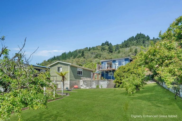 Photo of property in 82 Milton Terrace, Picton, 7220