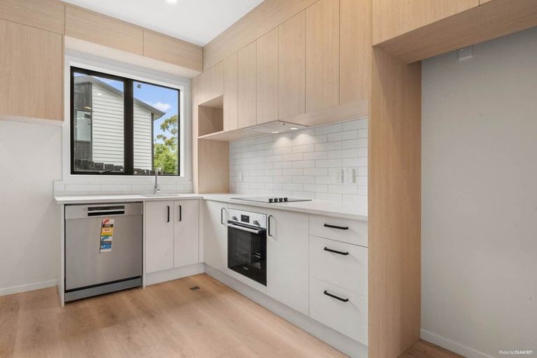 Photo of property in 55e Redwood Drive, Massey, Auckland, 0614