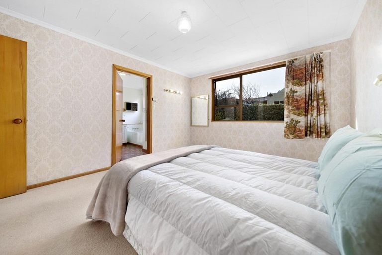 Photo of property in 5 Larch Court, Kelvin Heights, Queenstown, 9300