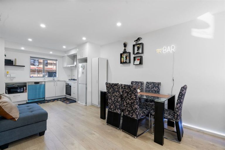 Photo of property in 19 Valour Lane, Papakura, 2110