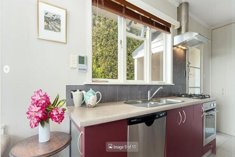 Photo of property in 298 East Coast Road, Forrest Hill, Auckland, 0620