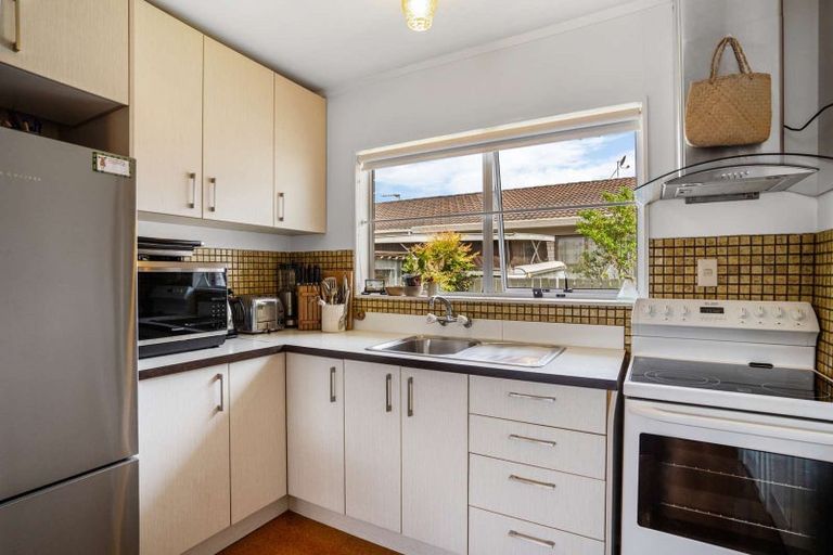 Photo of property in 2/123 Pigeon Mountain Road, Half Moon Bay, Auckland, 2012