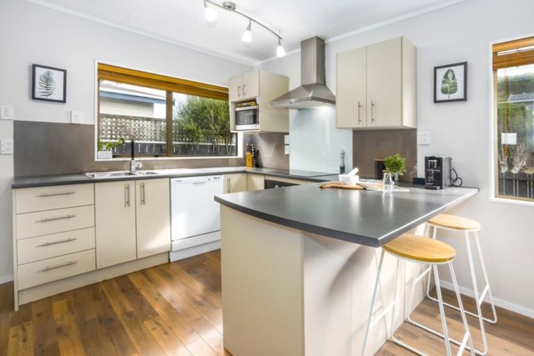 Photo of property in 23 Rembrandt Avenue, Tawa, Wellington, 5028