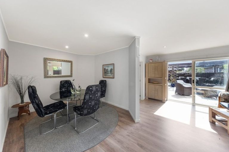 Photo of property in 2/25 Keswick Close, Northpark, Auckland, 2013