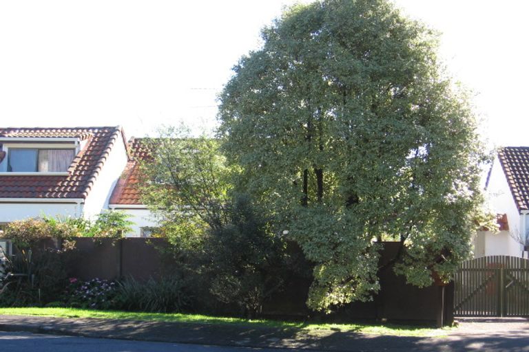 Photo of property in 4 Sonnenberg Way, Titirangi, Auckland, 0604