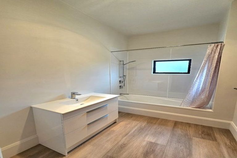 Photo of property in 40 Record Street, Fitzroy, New Plymouth, 4312