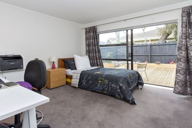 Photo of property in 5 Orohena Close, Northpark, Auckland, 2013