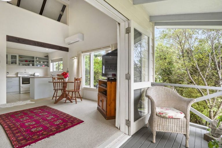 Photo of property in 2/52 Saddleback Rise, Murrays Bay, Auckland, 0630