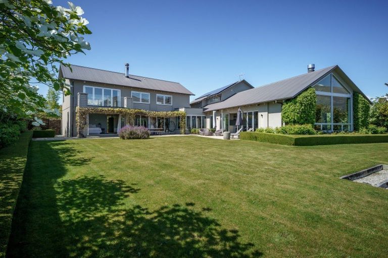 Photo of property in 1 Briar Bank Drive, Wanaka, 9305