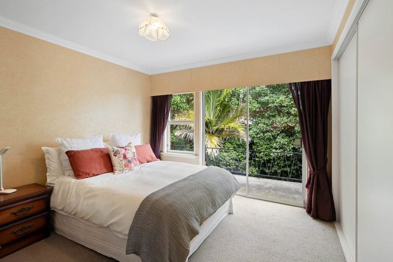 Photo of property in 329 Devon Street West, New Plymouth, 4310
