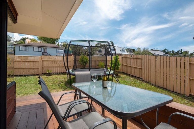 Photo of property in 4/10 Heathglen Place, Bayview, Auckland, 0629