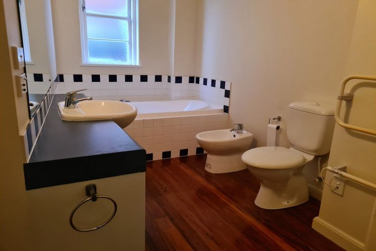 Photo of property in Olympus Flats, 1/280 Oriental Parade, Oriental Bay, Wellington, 6011