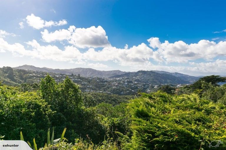 Photo of property in 6 Ashton Fitchett Drive, Brooklyn, Wellington, 6021