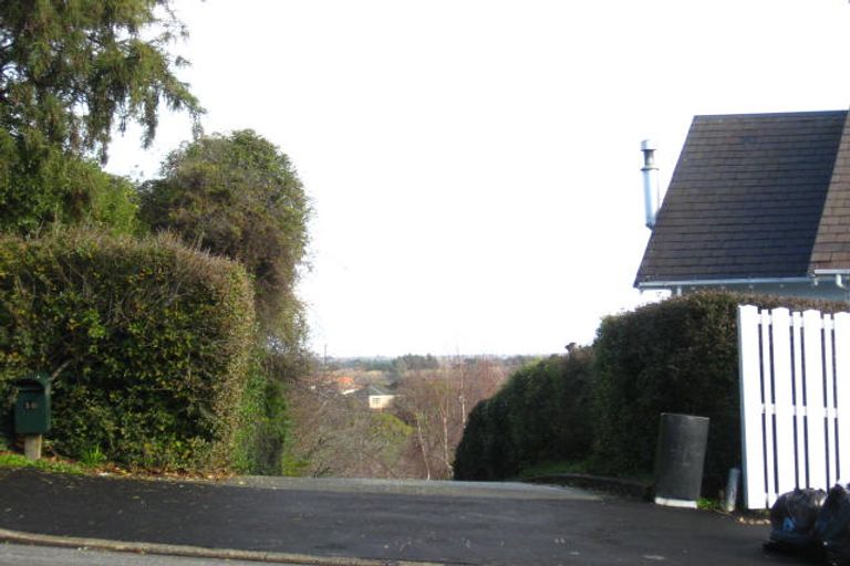 Photo of property in 16 Hackthorne Road, Cashmere, Christchurch, 8022