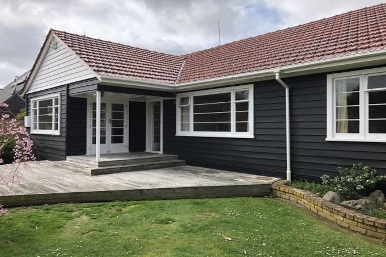 Photo of property in 16 Collingwood Street, Hokowhitu, Palmerston North, 4410