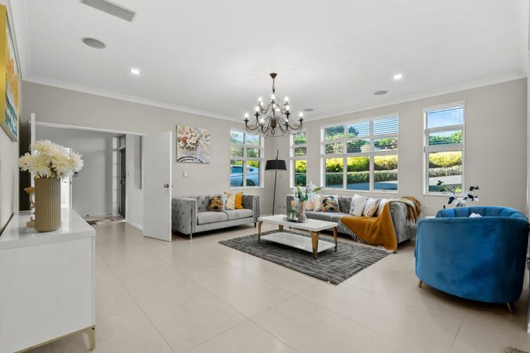 Photo of property in 16 Michael Bosher Way, Flat Bush, Auckland, 2019