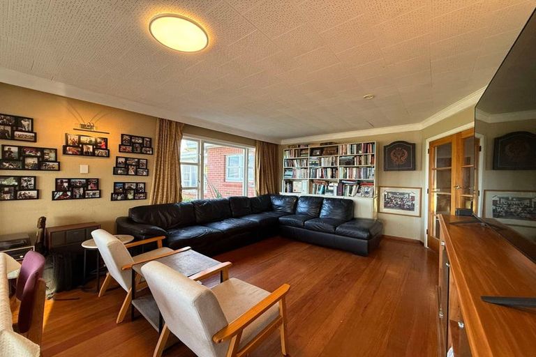 Photo of property in 17 Rakeiora Grove, Korokoro, Lower Hutt, 5012