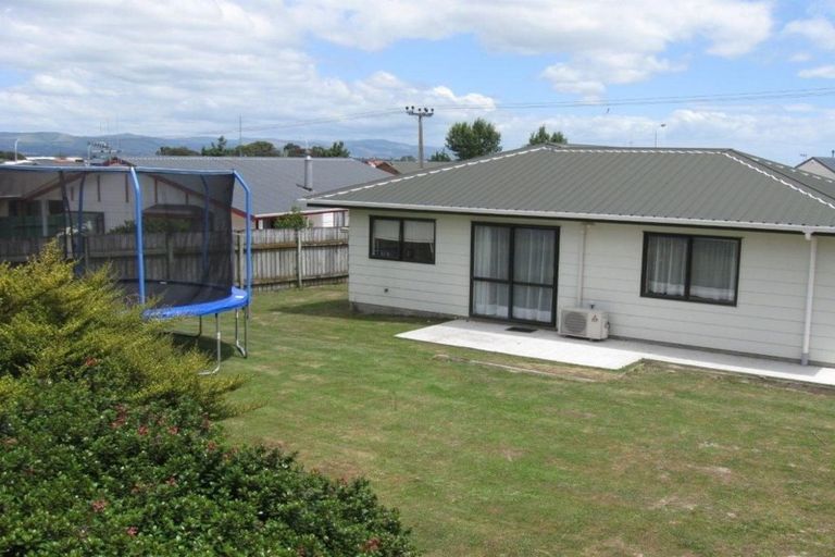 Photo of property in 27 Lydia Place, Kelvin Grove, Palmerston North, 4414