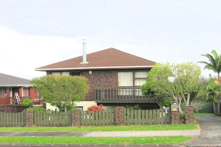 Photo of property in 1 Curacao Place, Half Moon Bay, Auckland, 2012