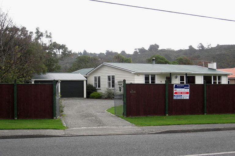 Photo of property in 16 Glen Road, Stokes Valley, Lower Hutt, 5019