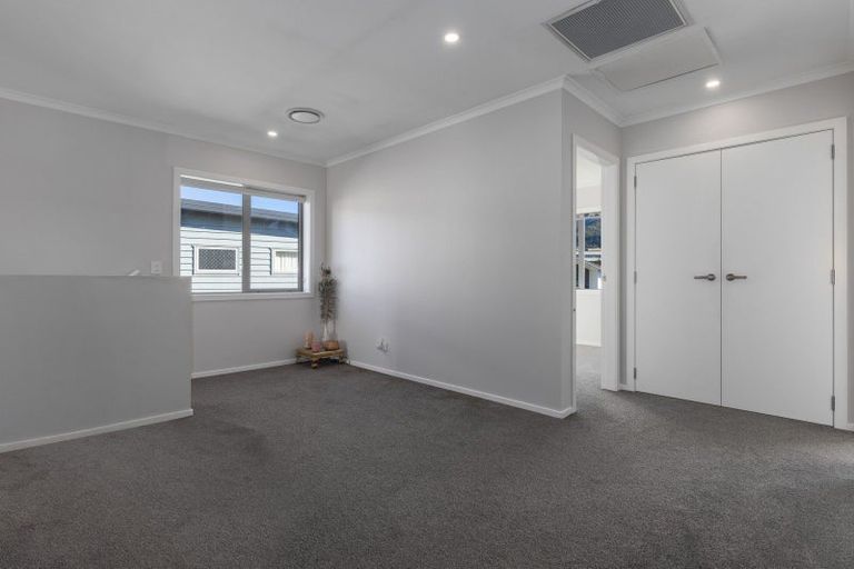 Photo of property in 34 Bluff Road, Kenepuru, Porirua, 5022