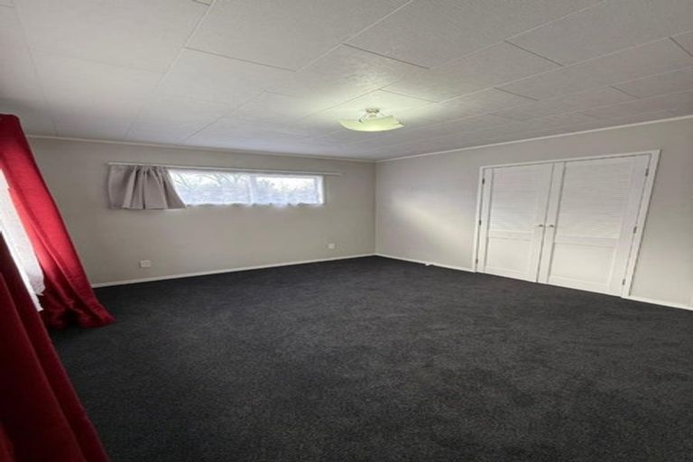 Photo of property in 101a Triangle Road, Massey, Auckland, 0614