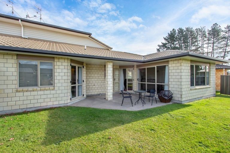 Photo of property in 6/64 Kawaha Point Road, Kawaha Point, Rotorua, 3010