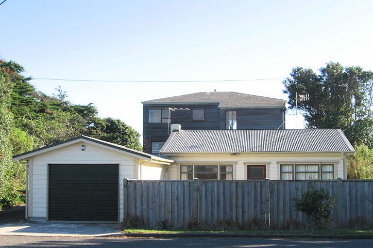 Photo of property in 61 Tutere Street, Waikanae Beach, Waikanae, 5036