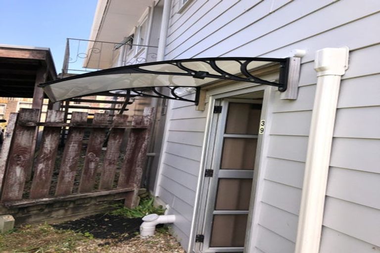 Photo of property in 2/39 Bayview Road, Bayview, Auckland, 0629